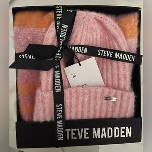 Steve Madden Vibrant Pink and Orange Knit Gift Set